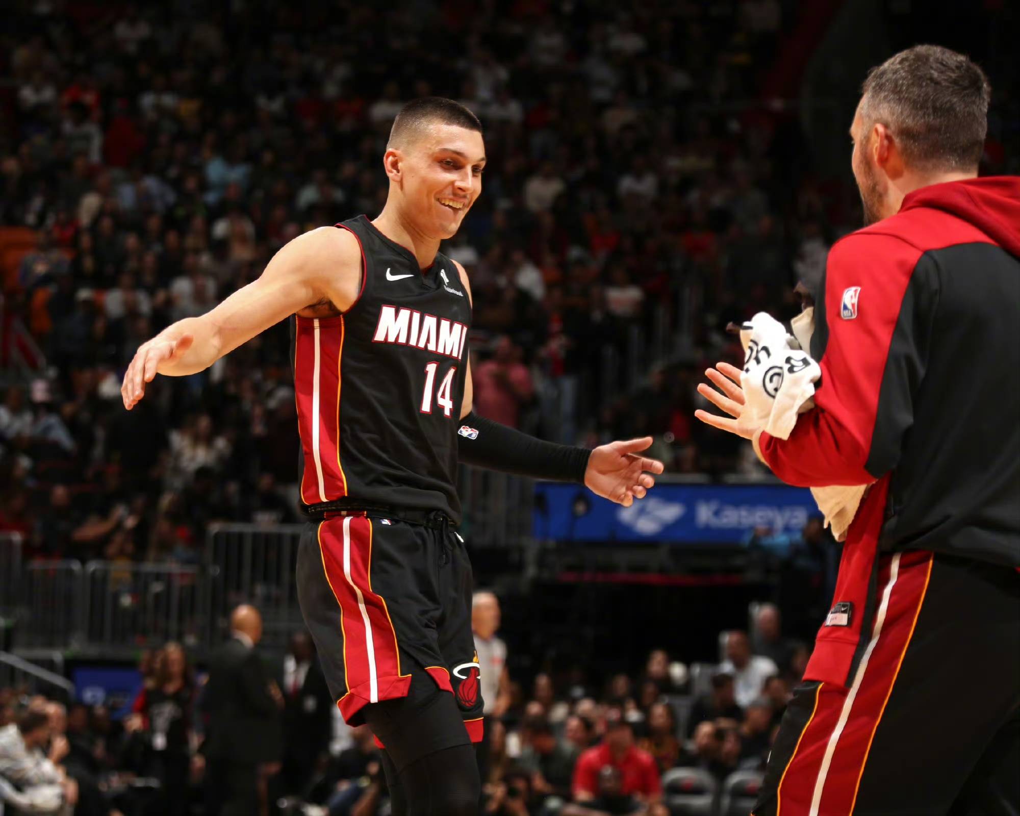 猛龙全队团结一致，力保主场胜利的简单介绍