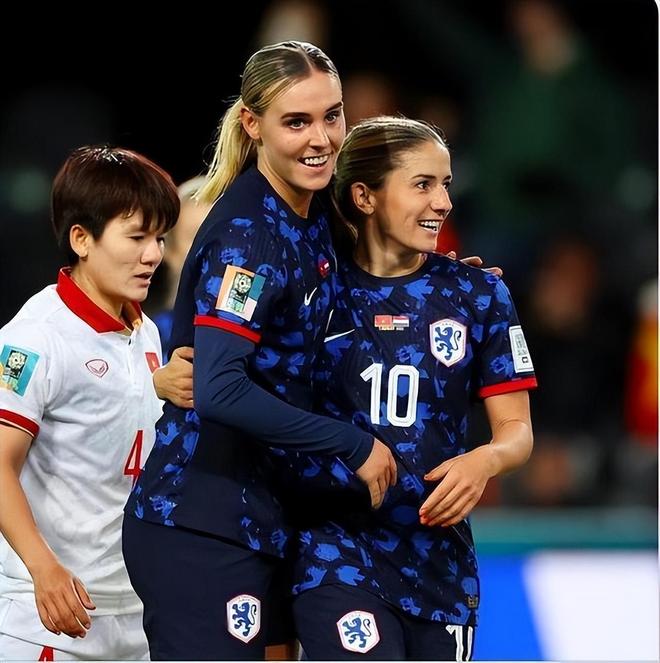 荷兰女足选手备战国际比赛,谱写新的辉煌 荷兰女足选手备战国际比赛,谱写新的辉煌