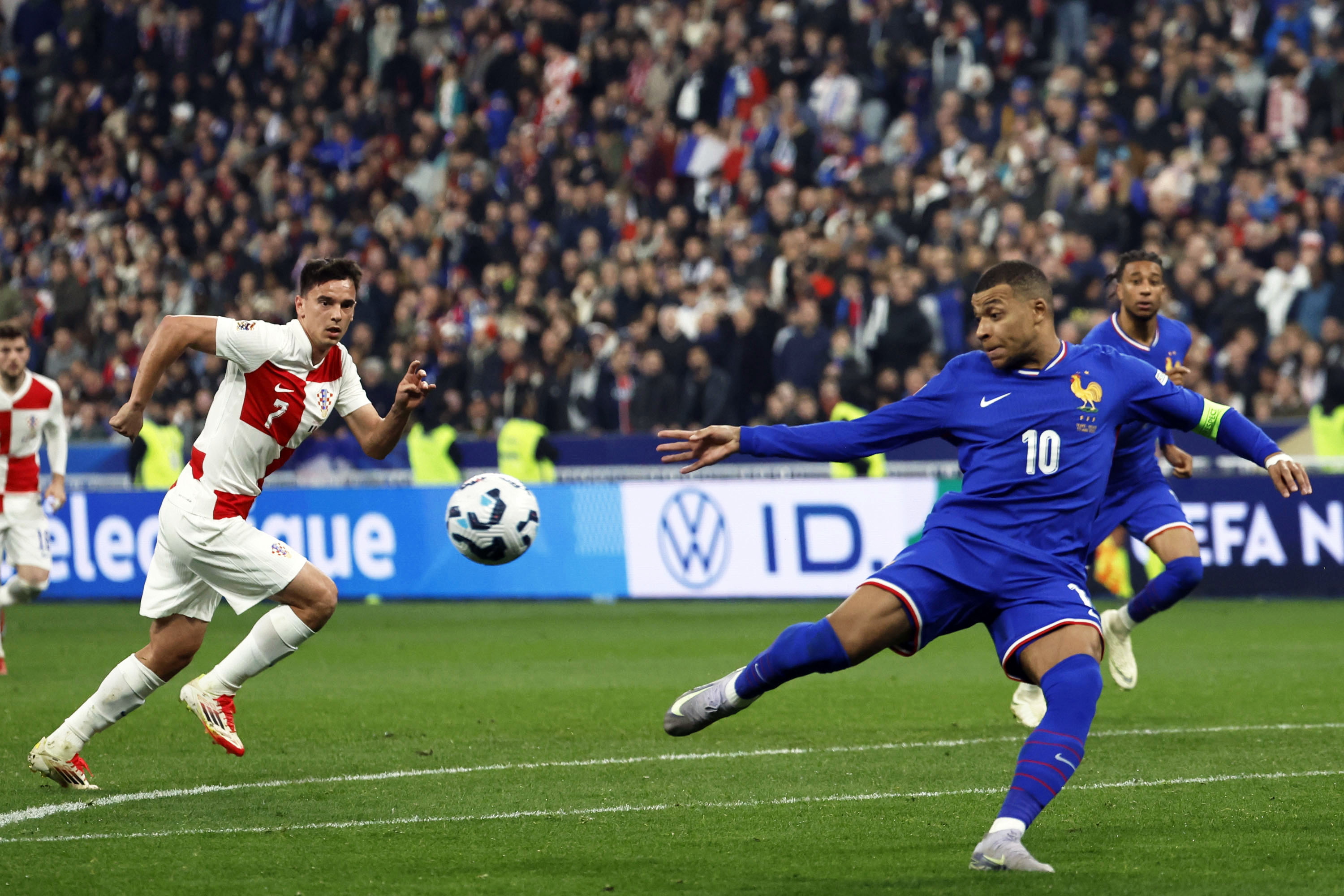 法国队防线失守频频,欧国联战团窘迫的简单介绍 法国队防线失守频频,欧国联战团窘迫的简单介绍