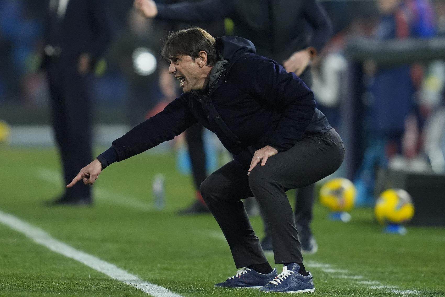 那不勒斯前锋大放异彩,独中两元助球队获胜 那不勒斯前锋大放异彩,独中两元助球队获胜