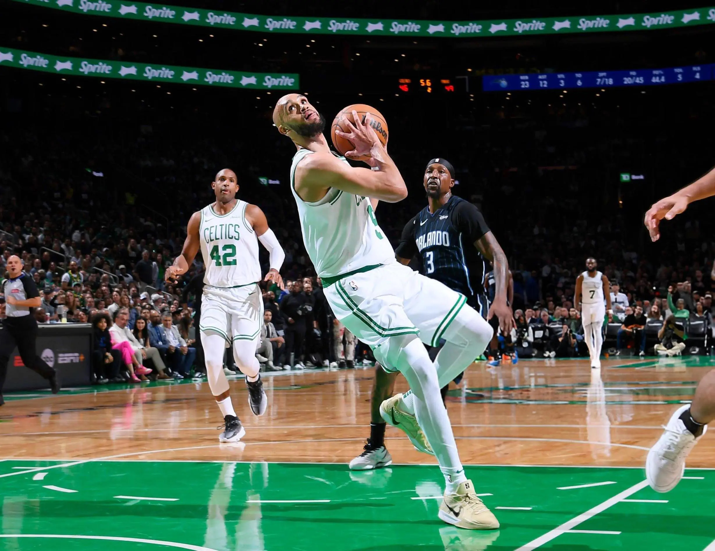 凯尔特人主场击败老鹰，迎来开门红