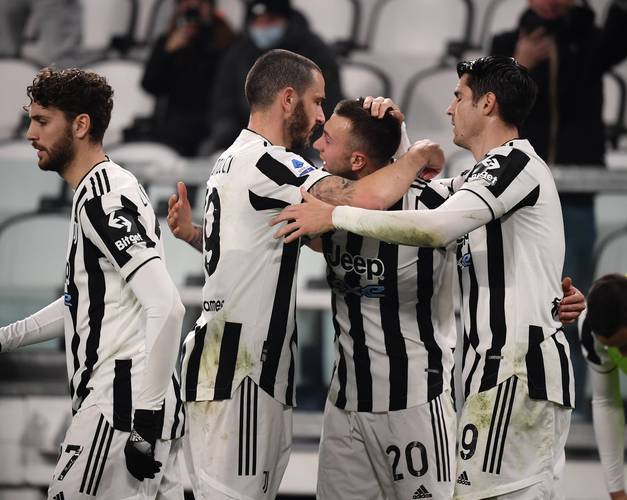 尤文图斯主场2-0击败AC米兰，取得关键胜利