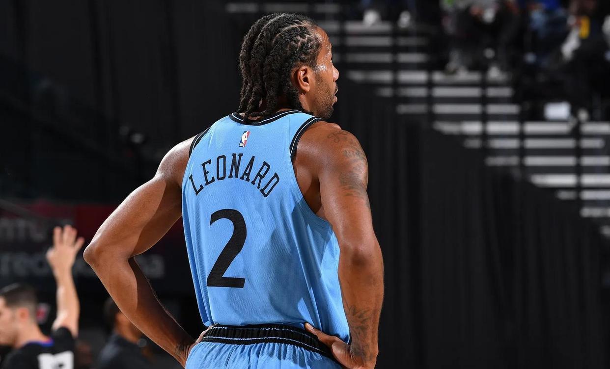 快船大胜灰熊,取得系列赛领先 快船大胜灰熊,取得系列赛领先