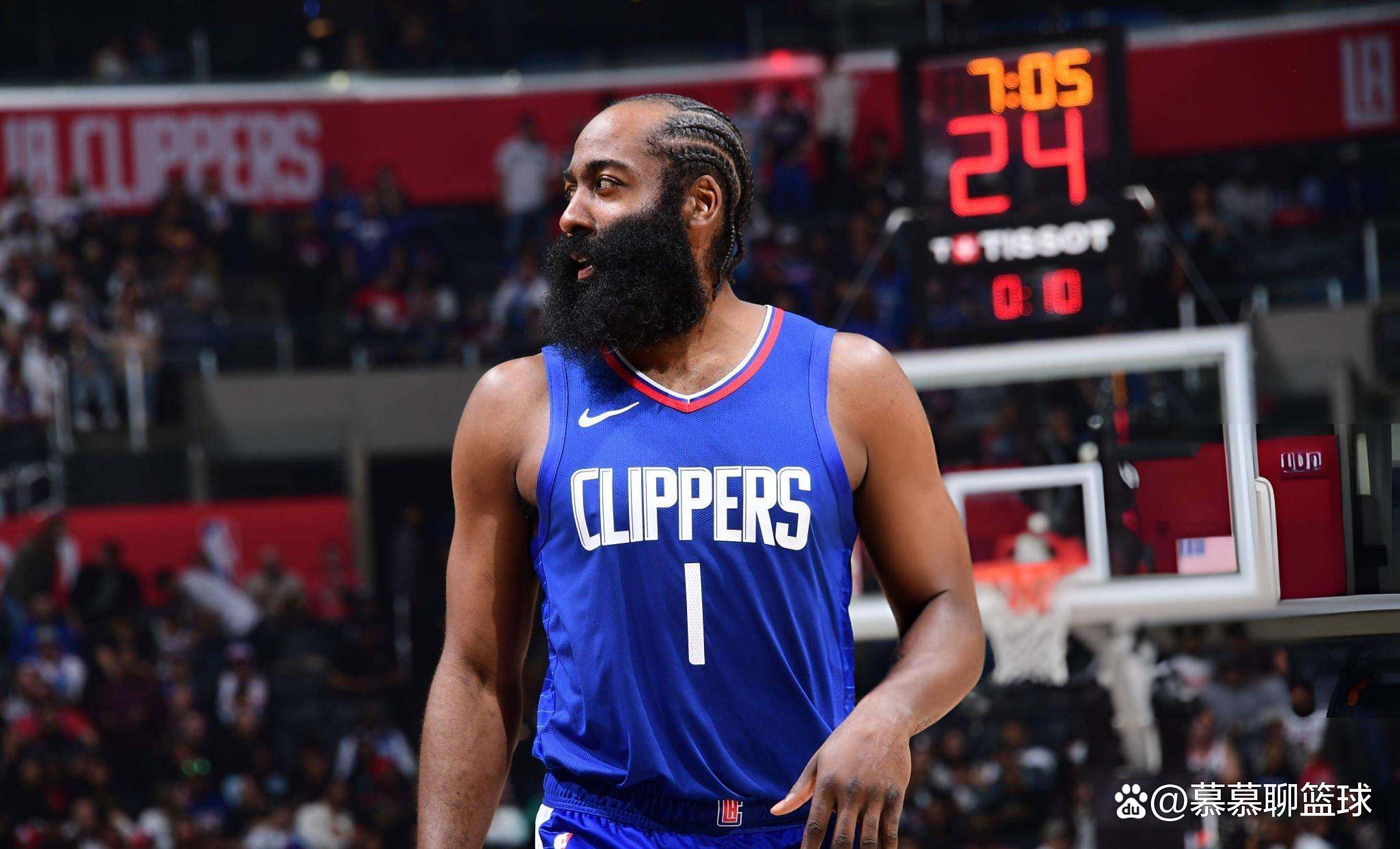 快船大胜灰熊,取得系列赛领先 快船大胜灰熊,取得系列赛领先