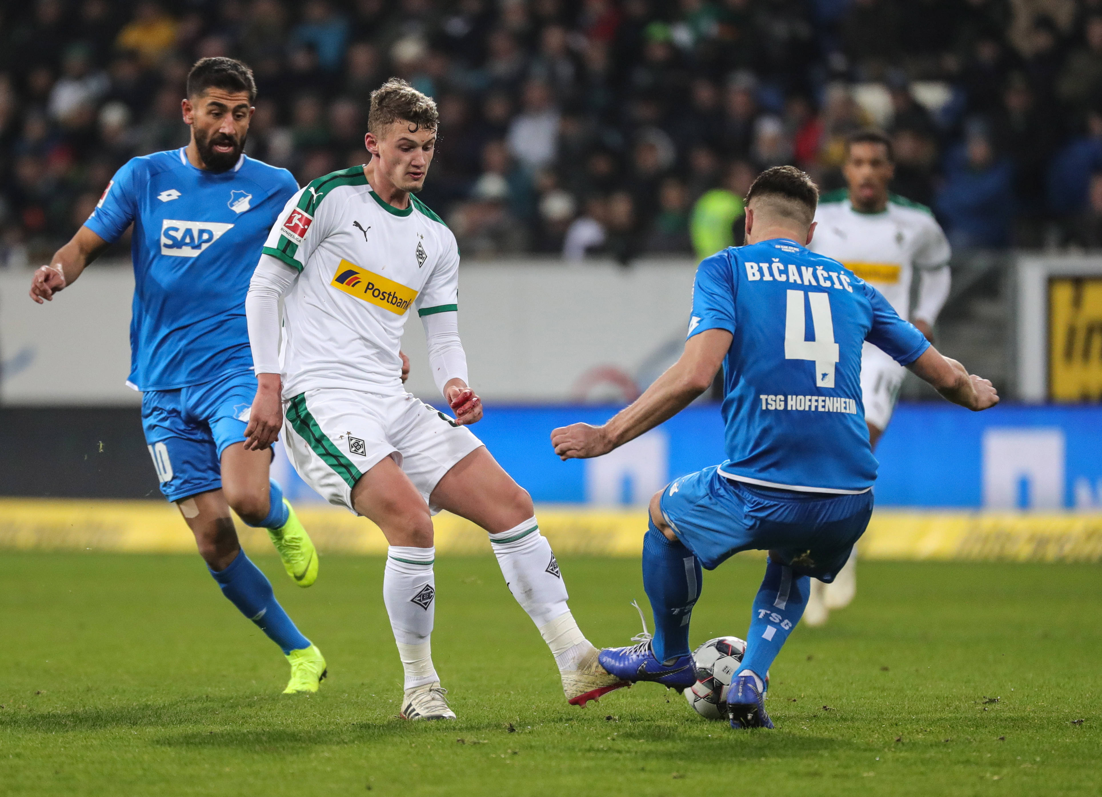 奥格斯堡陷入绝境!德甲保级前景雪上加霜 奥格斯堡陷入绝境!德甲保级前景雪上加霜