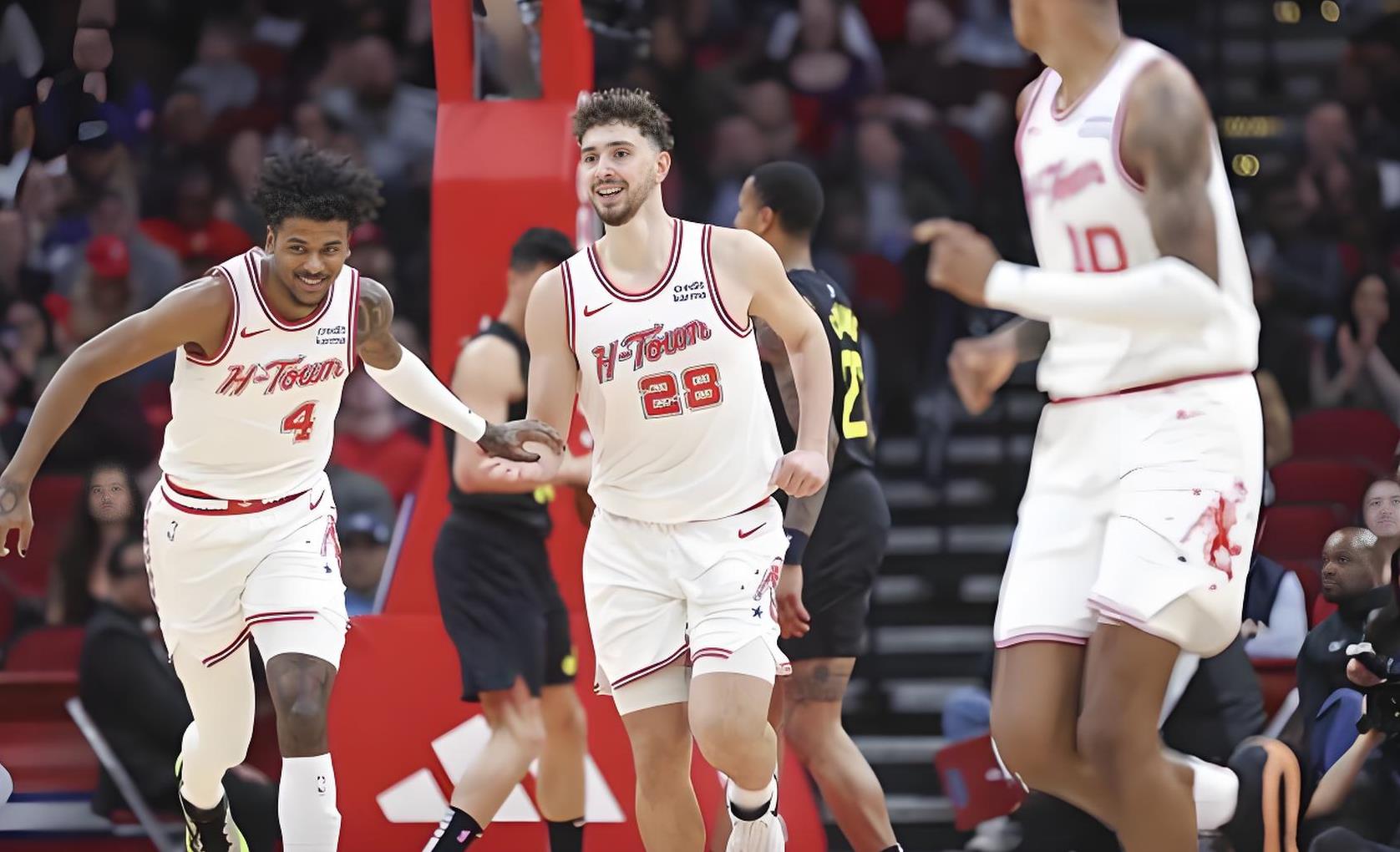 火箭逆转爵士，晋级季后赛