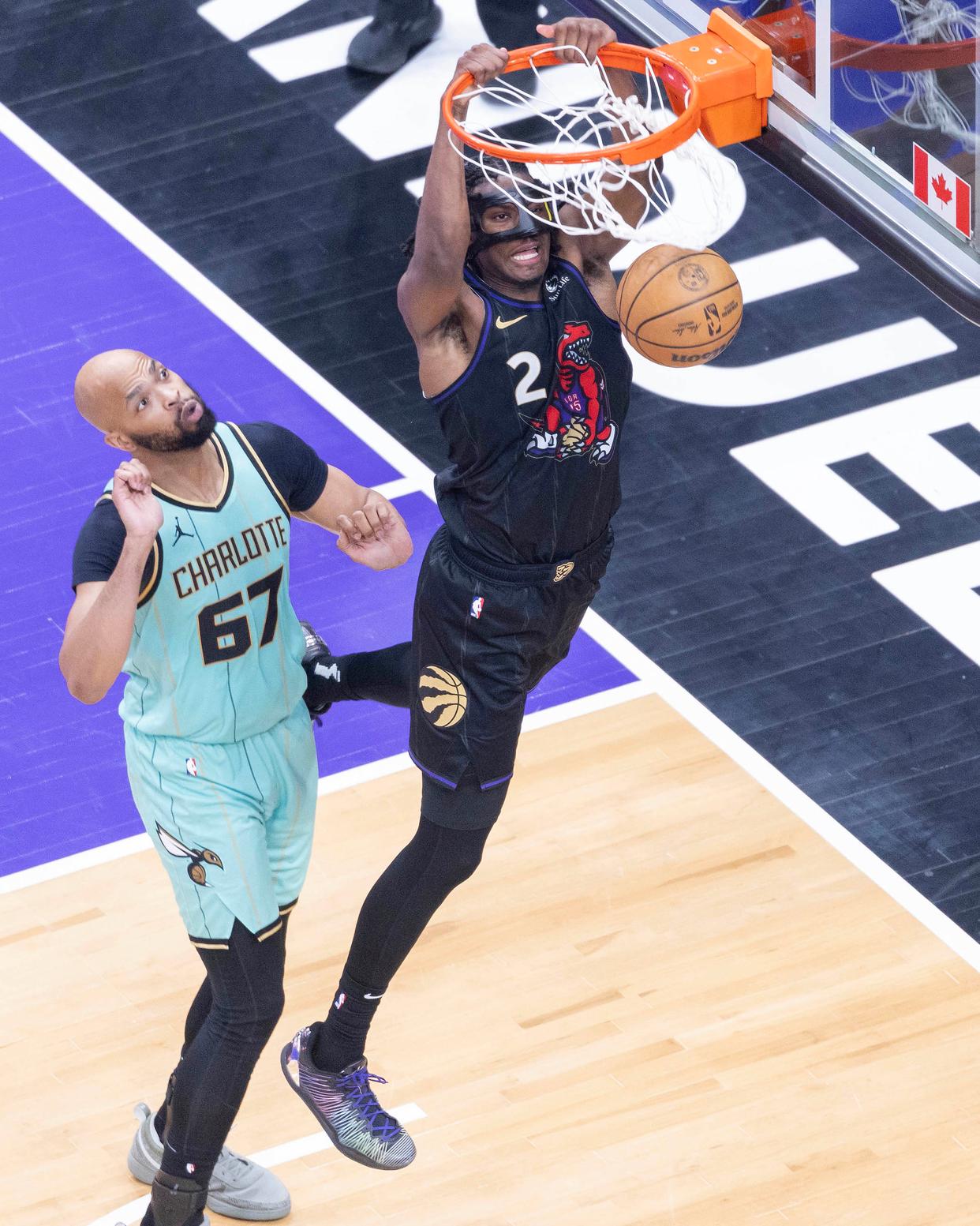 猛龙主场大胜骑士,追赶领先 猛龙主场大胜骑士,追赶领先